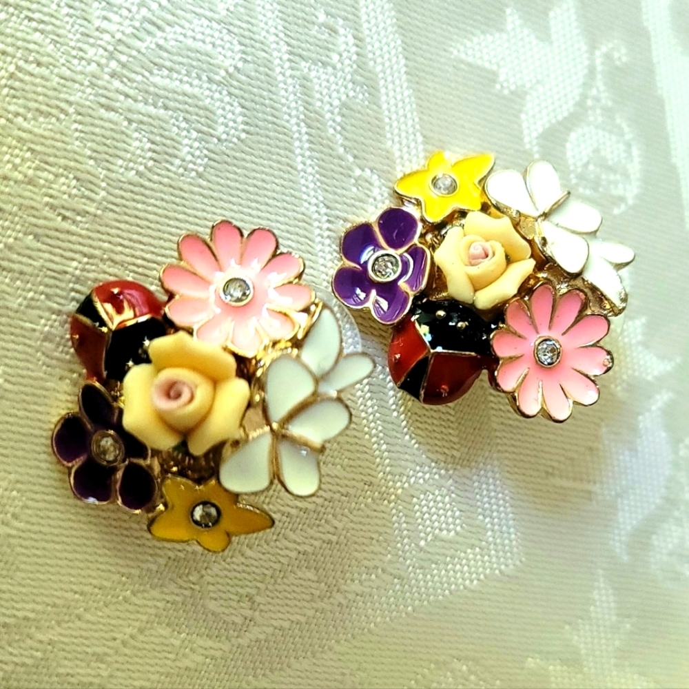 Vintage Gold-Tone Cream Enamel Flower Post Earrings